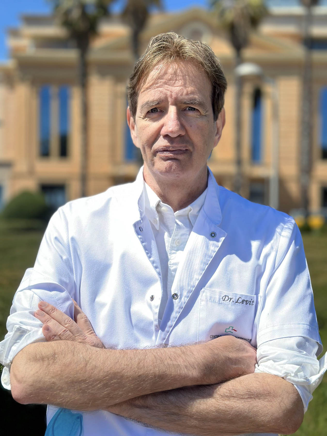 Dr. Gustavo Levit